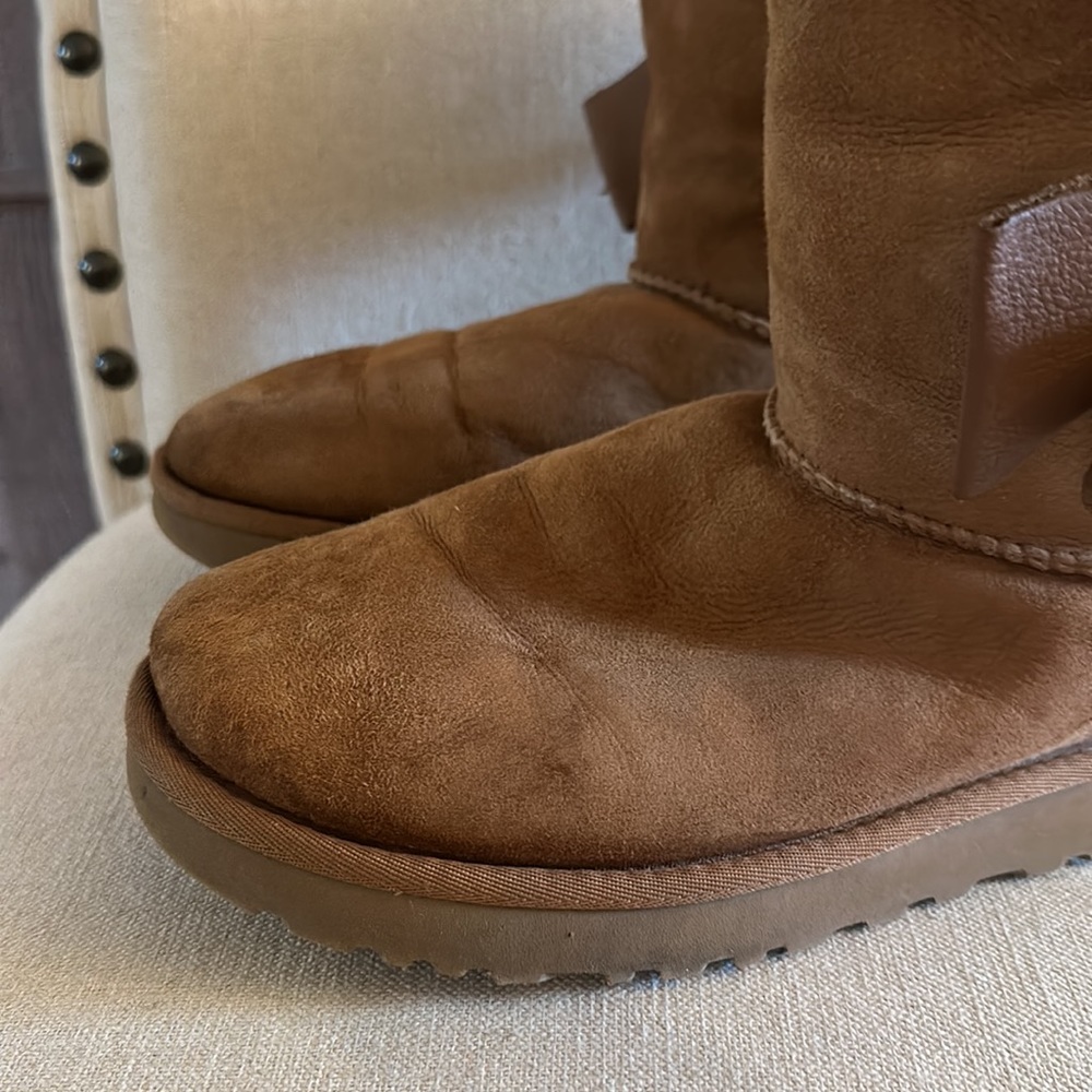 UGG Women’s Daelynn Bow Suede Winter Snow Boots Tan Chestnut Size 7 - Picture 3 of 16